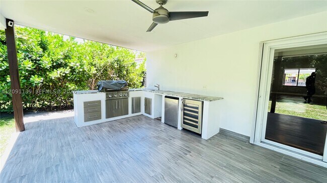 Building Photo - 2250 SW 23rd St