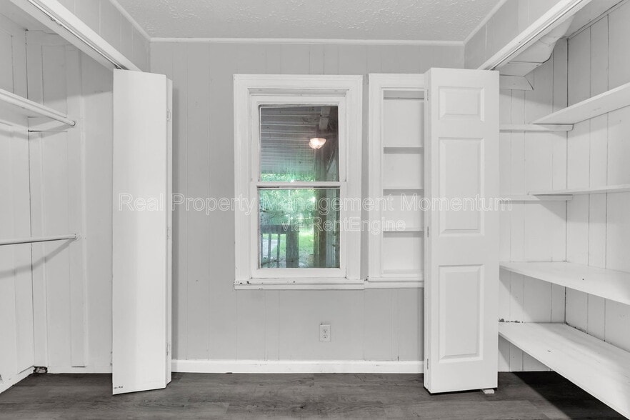 Building Photo - 2804 W Washita St