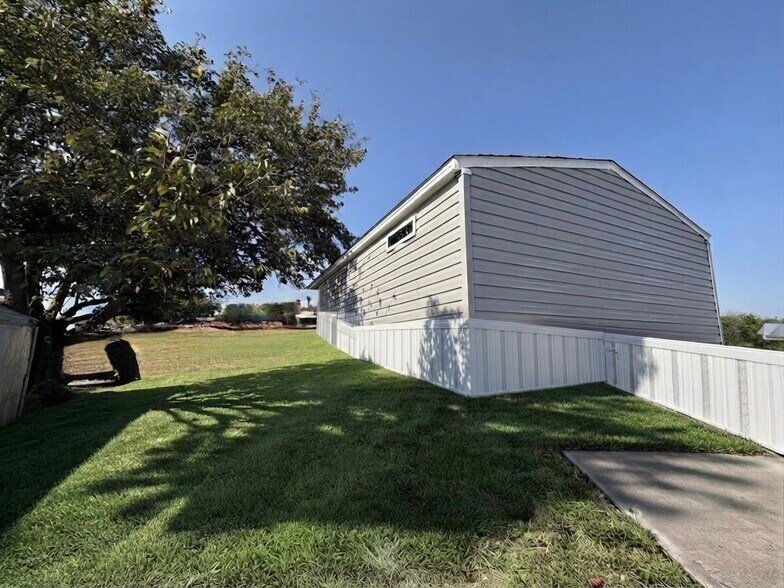 Building Photo - 709 N Collins Fwy