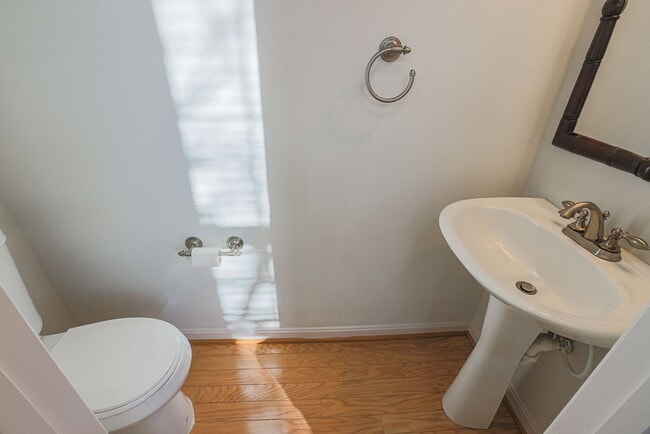 Building Photo - 641 Kirkcaldy Wy