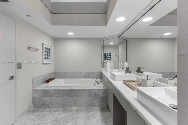 Building Photo - 16400 Collins Ave