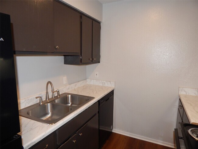 Building Photo - 204 Northpointe Ave