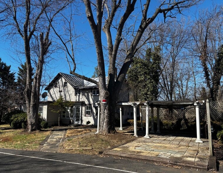 Building Photo - 8122 John Mosby Hwy