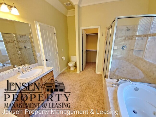 Building Photo - 3 br, 2 bath House - 1637 North Sage Drive