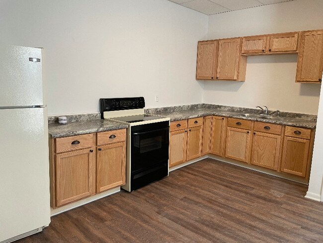 Building Photo - 301 W Lincoln St