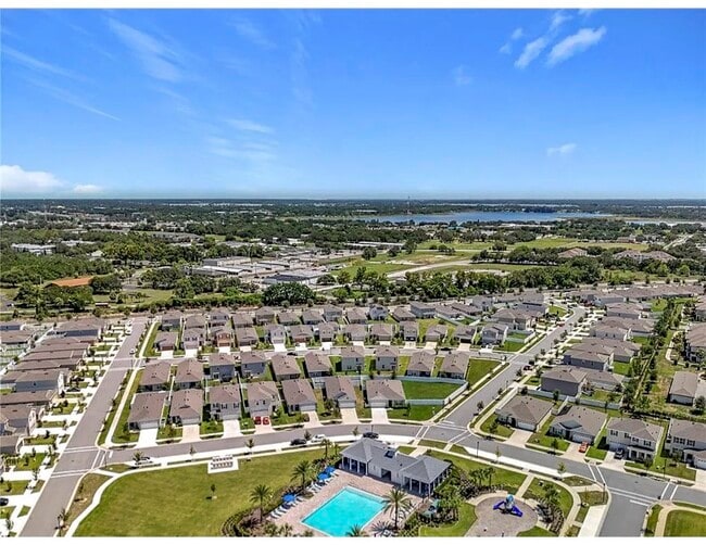 Building Photo - 2553 Shamrock St