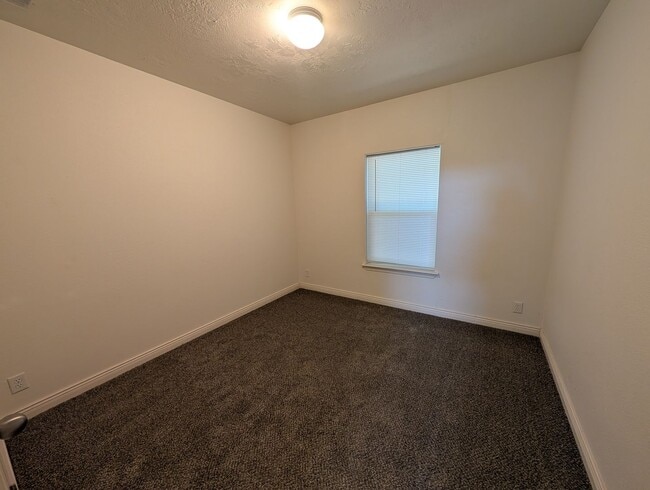 Building Photo - 1120 Linn Way