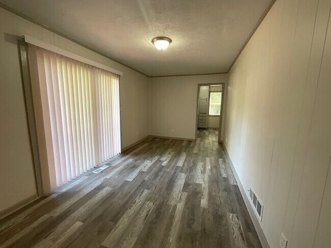 Building Photo - 2356 Clifton Springs Manor