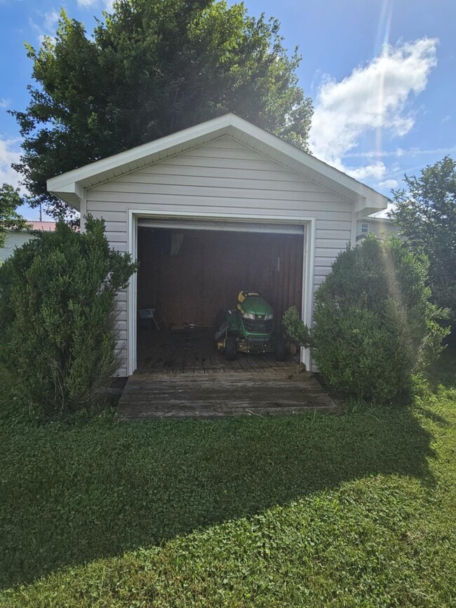 Building Photo - 108 Bertha Ln