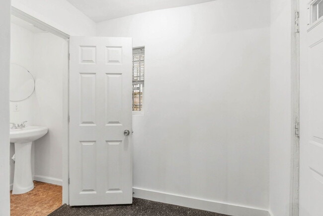 Building Photo - 918 N 26th St