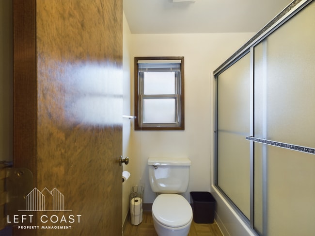 Building Photo - 890 SW 7th St