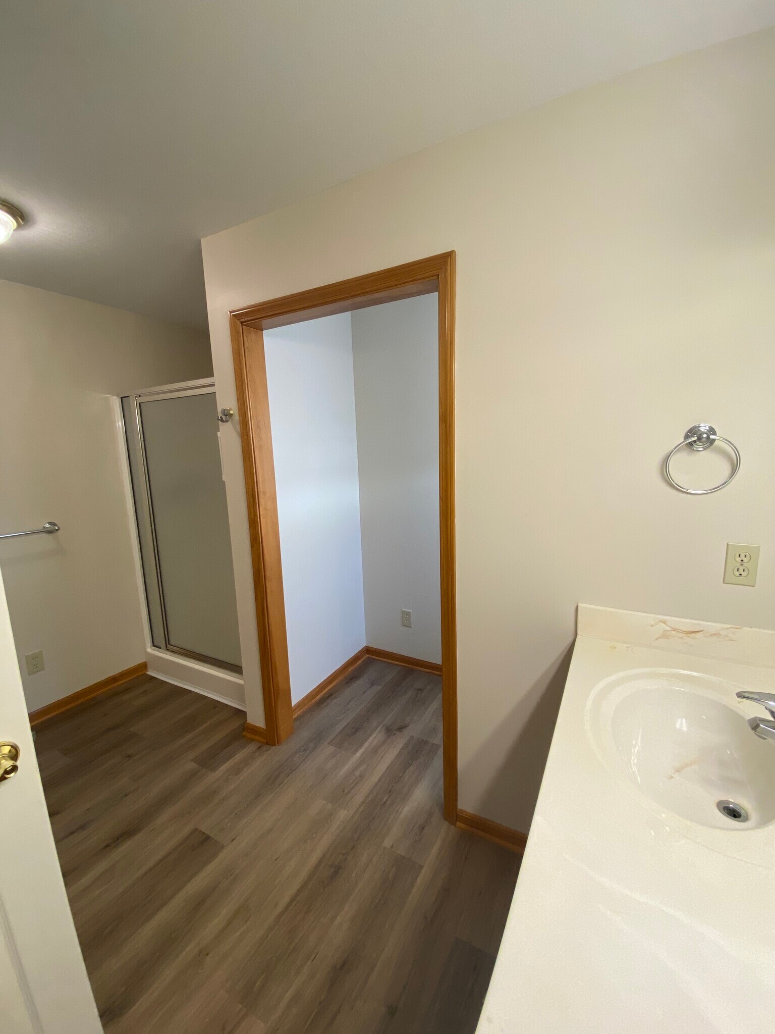 Primary bathroom - 3906 SW Chartwell Ct