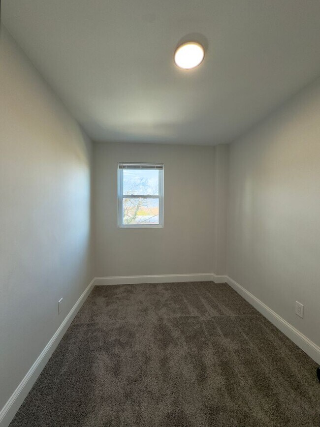 Building Photo - Spacious 3Bed/2Bath Townhome with Modern Amenities and Outdoor Space in Woodlawn MD