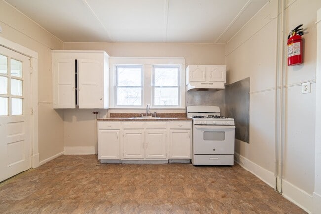 Building Photo - 426 W Peach St