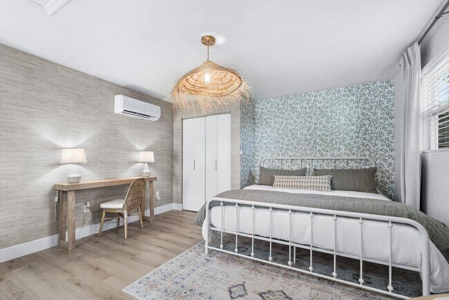 Building Photo - 512 49th St