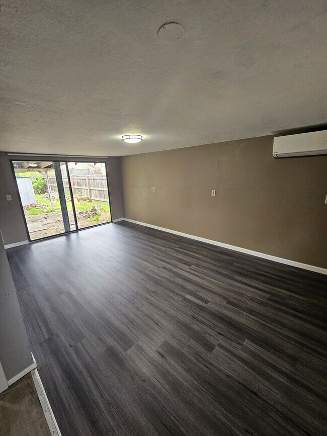 Building Photo - 2502001