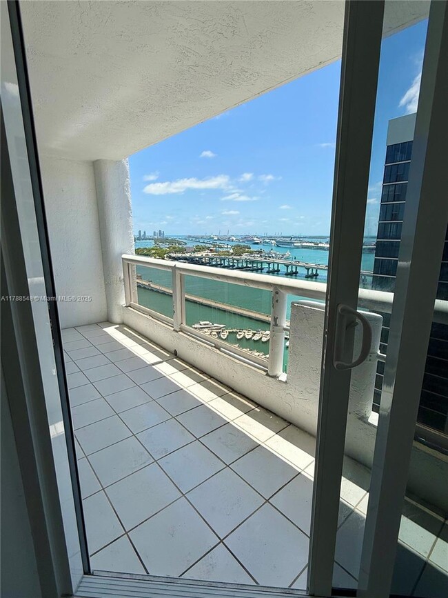 Building Photo - 1717 N Bayshore Dr