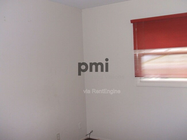 Building Photo - 31 Sickles Dr