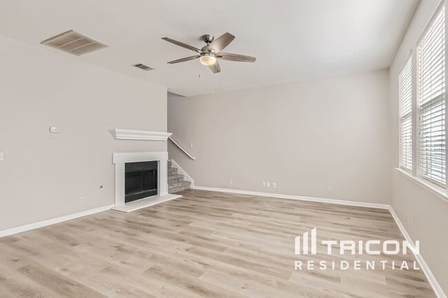 Building Photo - 501 Tobin Dr