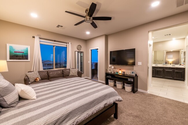 Building Photo - Furnished 3 bedroom house In Summerlin Gat...