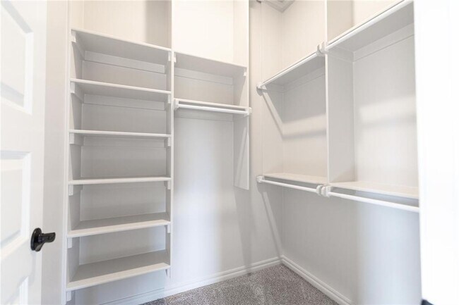 Building Photo - **Gorgeous Newer Build! 4 Bed 3 Bath**