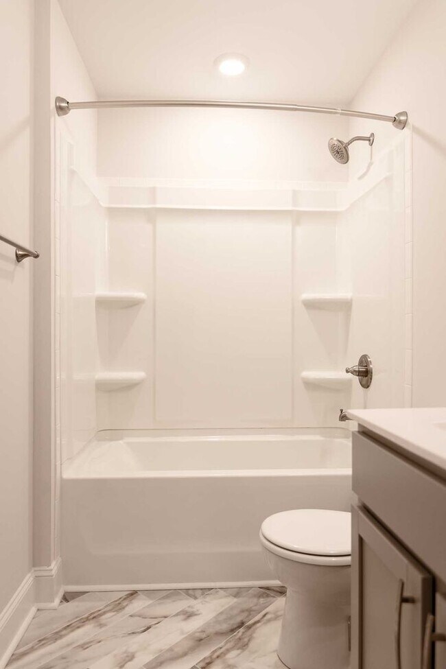 Building Photo - Charming Home With Eat In Kitchen, Granite Countertops, and Glass Door Tiled Shower