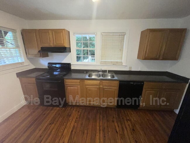 Building Photo - 108 S Fulton St