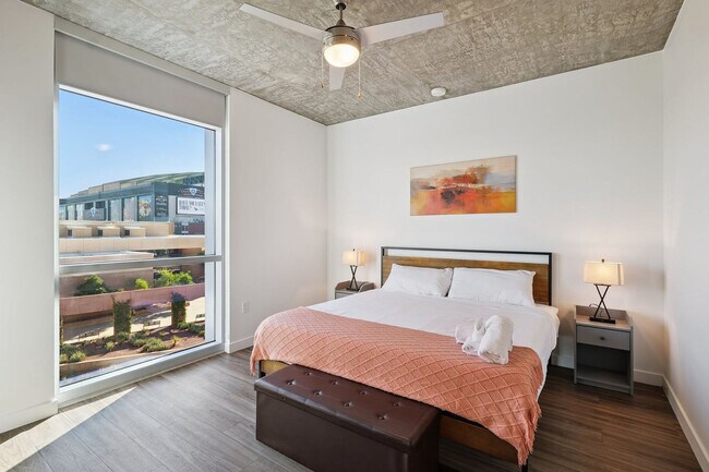 Building Photo - 222 E Jefferson St