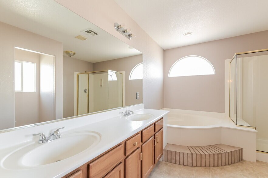 Building Photo - 10762 Sheridan Dawn Ct