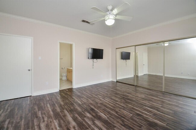 Building Photo - 306 Wilcrest Dr