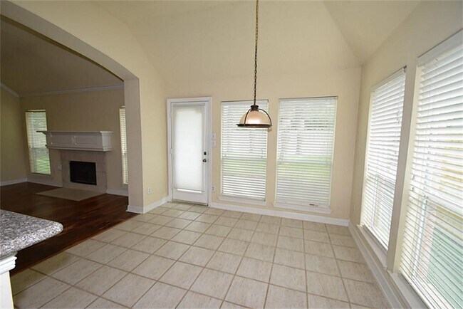 Building Photo - 12106 Laguna Pointe Ln