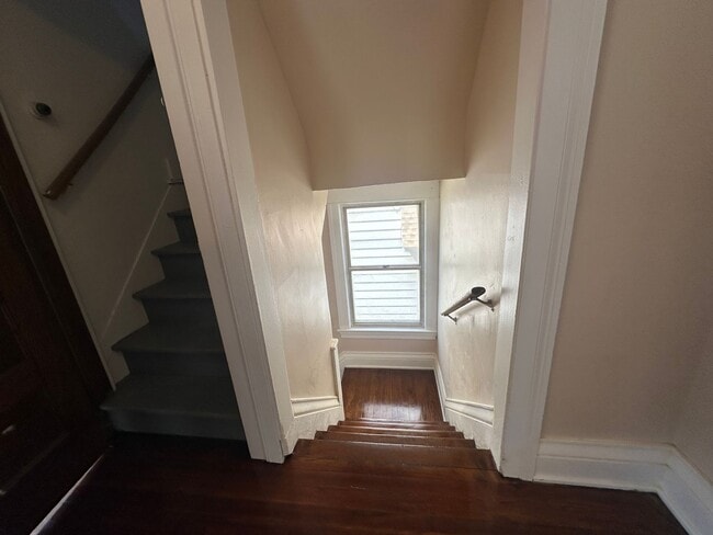 Building Photo - SINGLE FAMIKY FOR RENT IN MAPLEWOOD LOCATION !