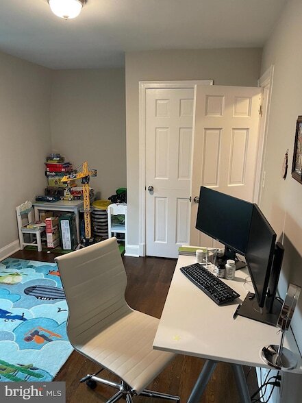 Building Photo - 703 Chetworth Pl