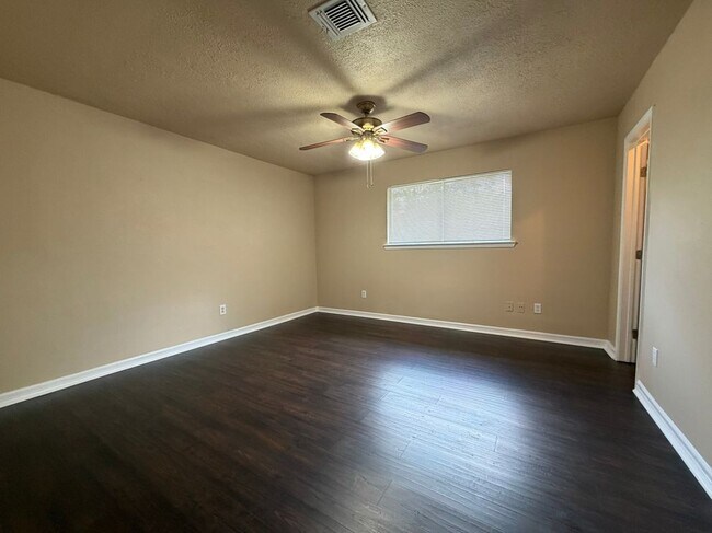 Building Photo - 9606 Shady Tree Ln