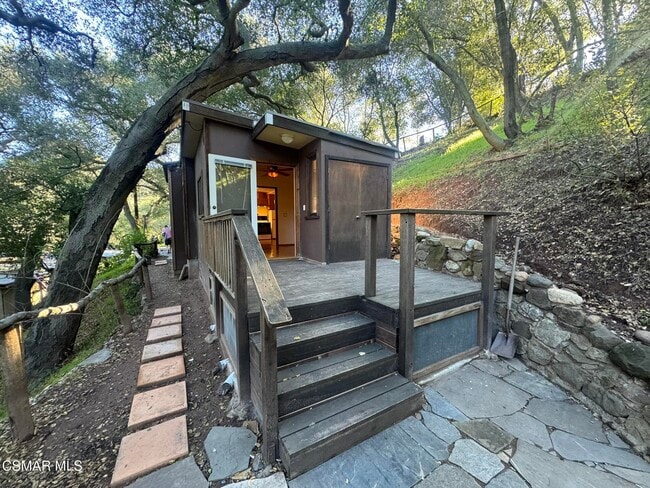 Building Photo - 1281 Old Topanga Canyon Rd