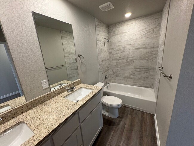 Building Photo - 2109 Wildewood-B