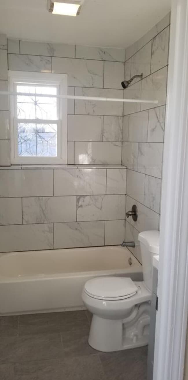 Building Photo - 94 Carlisle St