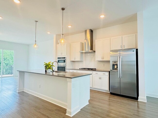 Building Photo - 4 Bedroom Townhome 2 Car garage - Wake Forest