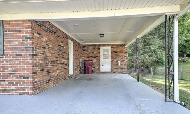 Building Photo - 1832 W Lakeview Dr