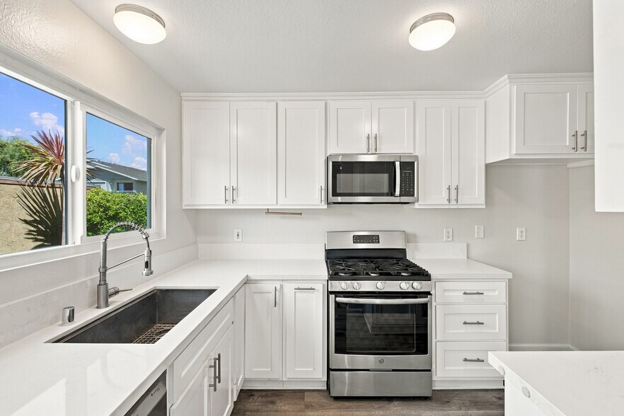 Building Photo - 3005 Jeffrey Dr