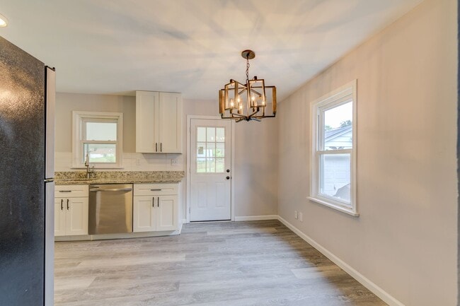 Building Photo - Beautiful 2-Bed, 1-Bath House in Overland ...