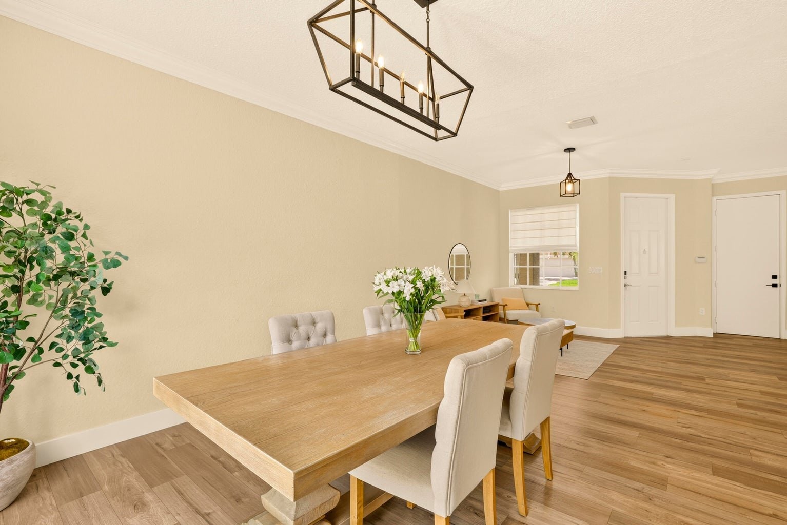 Building Photo - 7630 Topiary Ave
