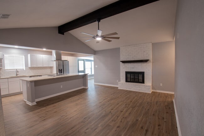 Building Photo - Crossbill