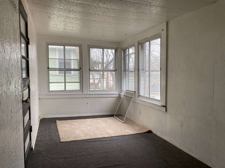 Building Photo - 127 Selye Terrace