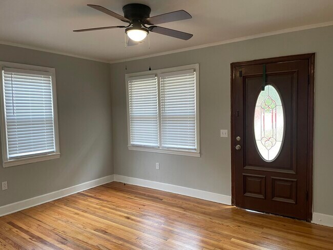 Building Photo - 304 1st St