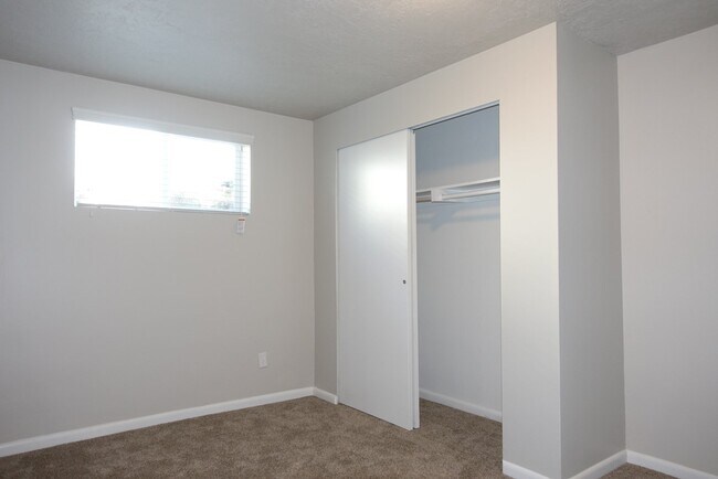 Building Photo - 1876 S 200 E