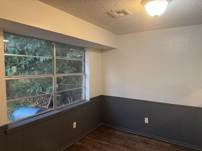 Building Photo - 3 bed one bath all new inside ready for mo...