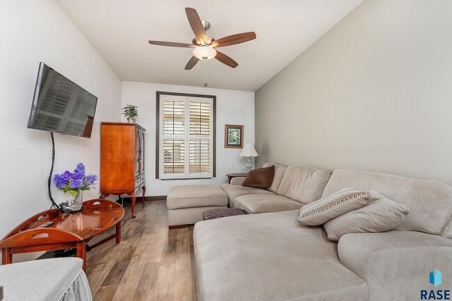 Building Photo - 226 E Residence Pl