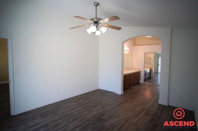 Building Photo - Charming Home in Campus Park!