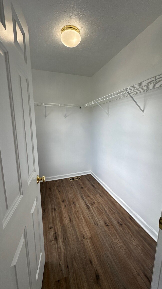 Building Photo - 7421 Spring Run Dr